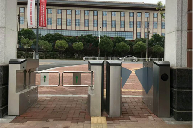 Vertical swing turnstile Vertical swing turnstile